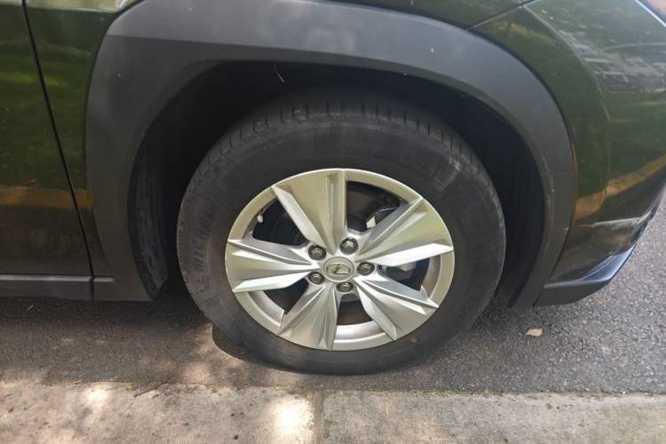 Used Lexus UX 2020 260h Explore-Cool Edition Right Front Wheel Hub