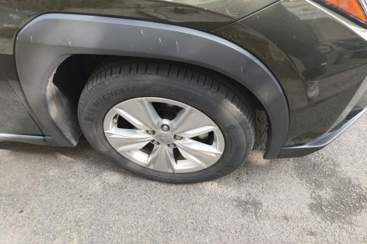 Used Lexus UX 2020 260h Explore & Adventure Edition Right Front Wheel Hub