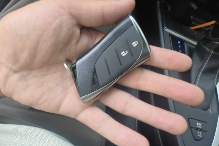 Used Lexus UX 2020 260h Explore-Cool Edition Vehicle Key