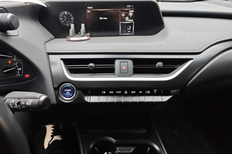 Used Lexus UX 2020 260h Explore & Adventure Edition Audio And AC Panel