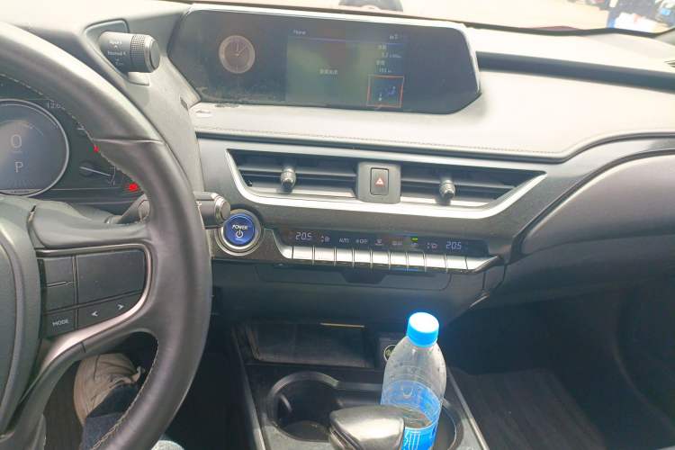 Used Lexus UX 2020 260h Explore-Cool Edition Audio And AC Panel