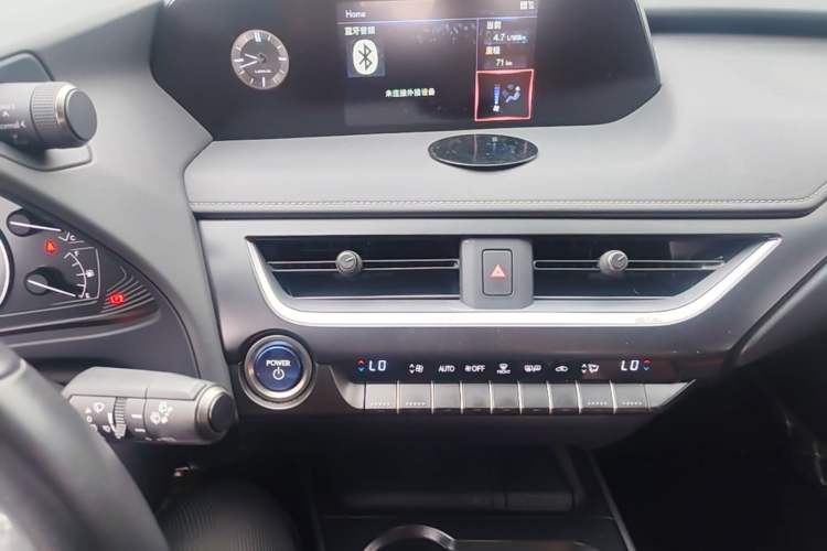 Used Lexus UX 2020 260h Explore-Cool Edition Audio And AC Panel
