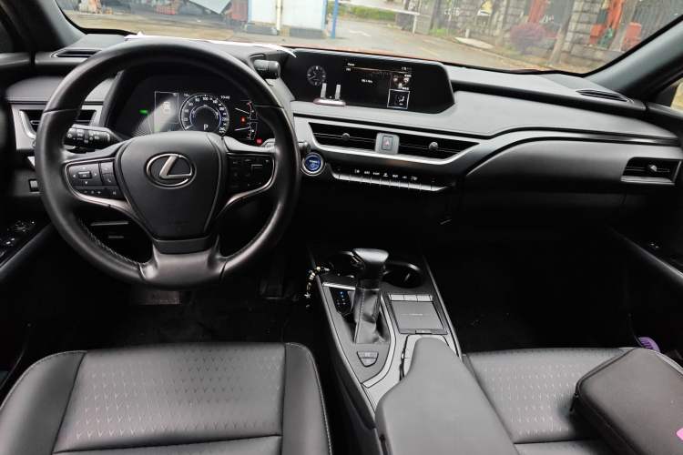 Used Lexus UX 2020 260h Explore & Adventure Edition Center Console