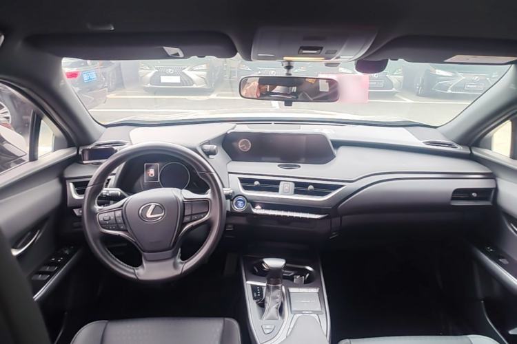 Used Lexus UX 2020 260h Explore-Cool Edition Center Console