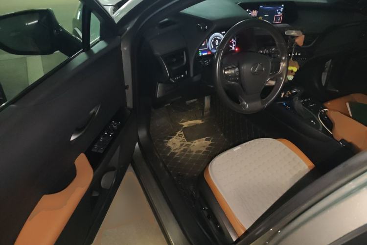 Used Lexus UX 2020 260h Explore-Cool Edition Driver Seat