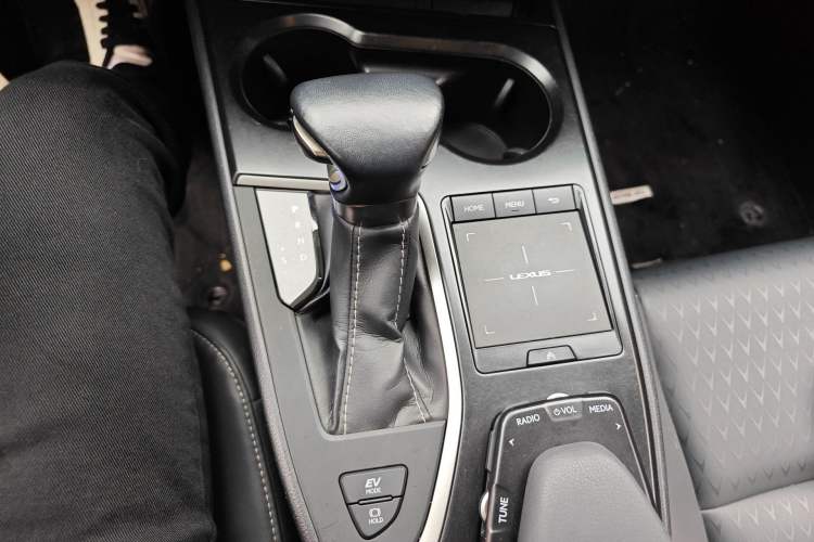 Used Lexus UX 2020 260h Explore & Adventure Edition Gear Lever