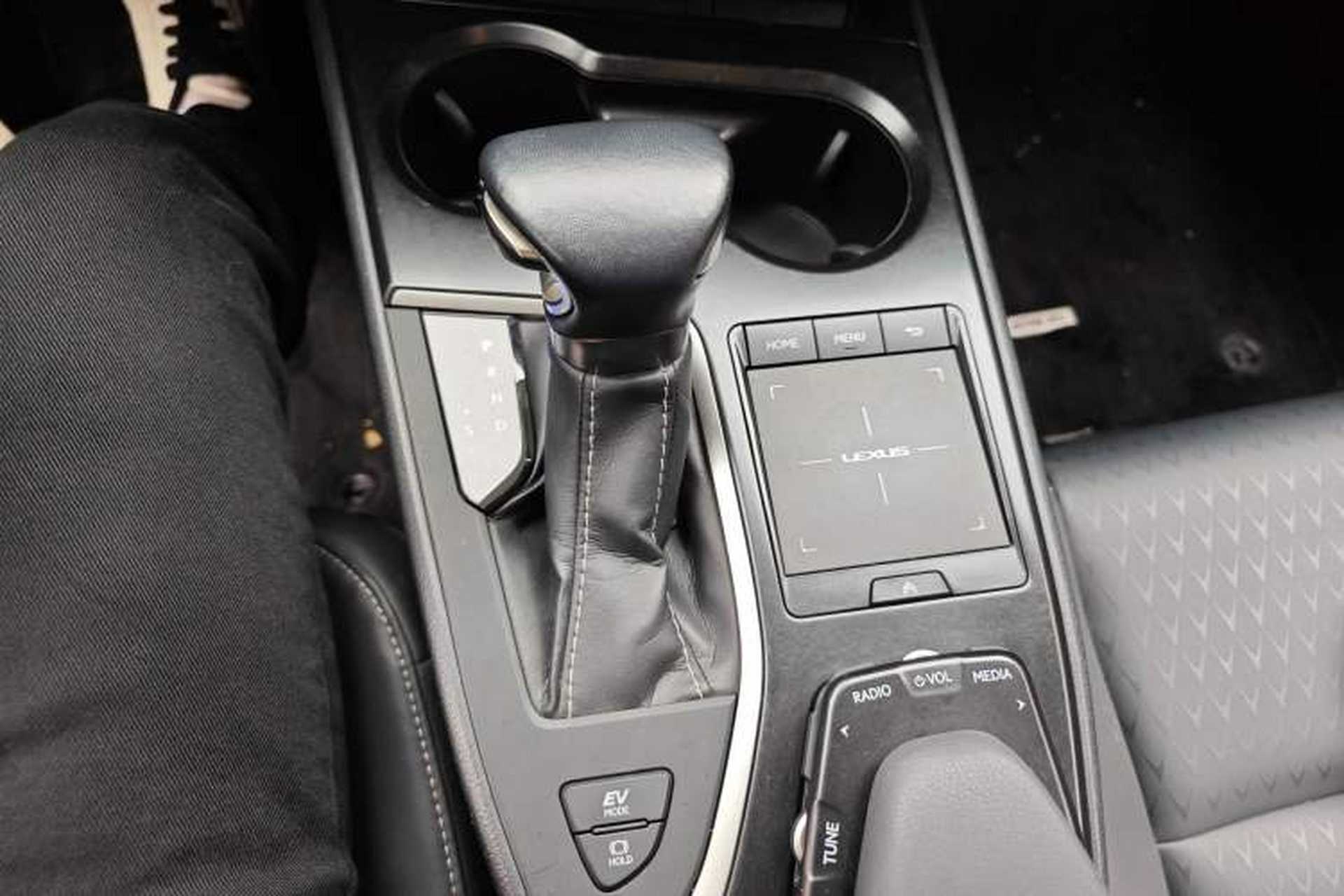 Used Lexus UX 2020 260h Explore & Adventure Edition Gear Lever
