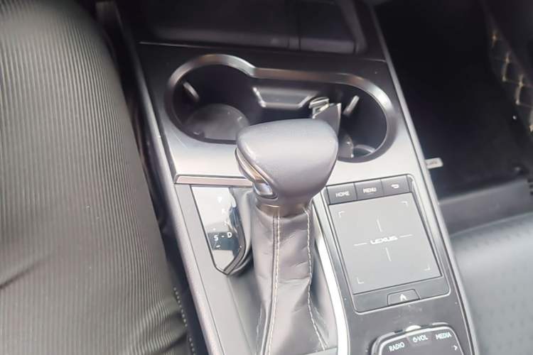 Used Lexus UX 2020 260h Explore-Cool Edition Gear Lever