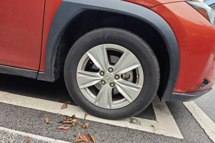 Used Lexus UX 2020 260h Explore & Adventure Edition Right Front Wheel Hub