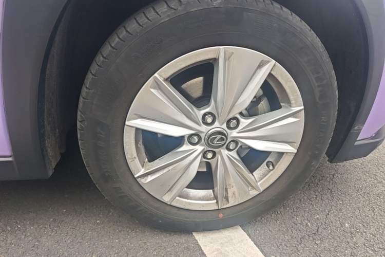 Used Lexus UX 2020 200 Special Edition Right Front Wheel Hub