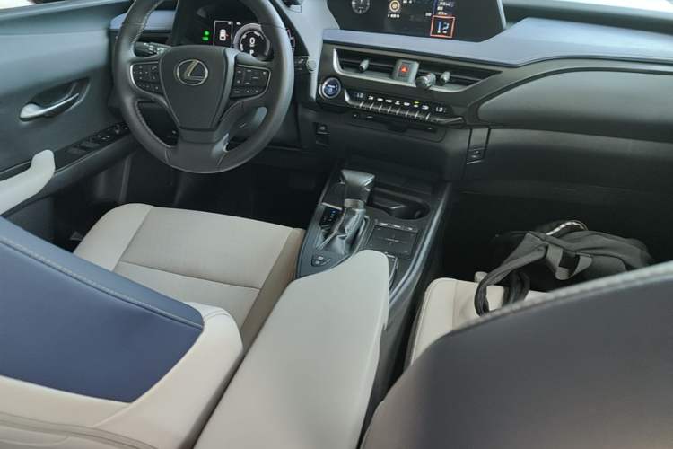 Used Lexus UX 2020 260h Explore & Adventure Edition Center Console