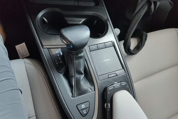 Used Lexus UX 2020 260h Explore & Adventure Edition Gear Lever