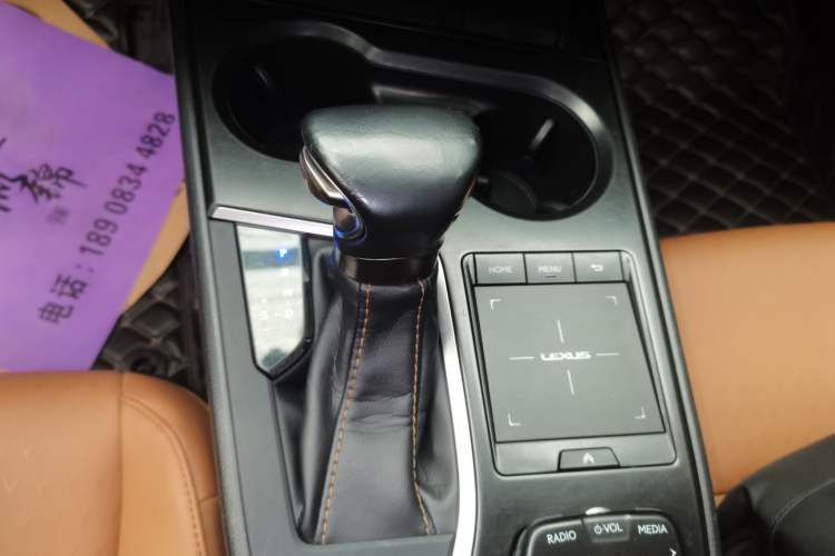 Used Lexus UX 2020 260h Explore & Adventure Edition Gear Lever