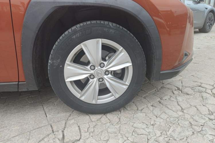 Used Lexus UX 2020 200 Special Edition Right Front Wheel Hub
