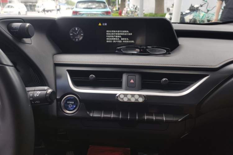 Used Lexus UX 2020 260h Explore & Adventure Edition Audio And AC Panel