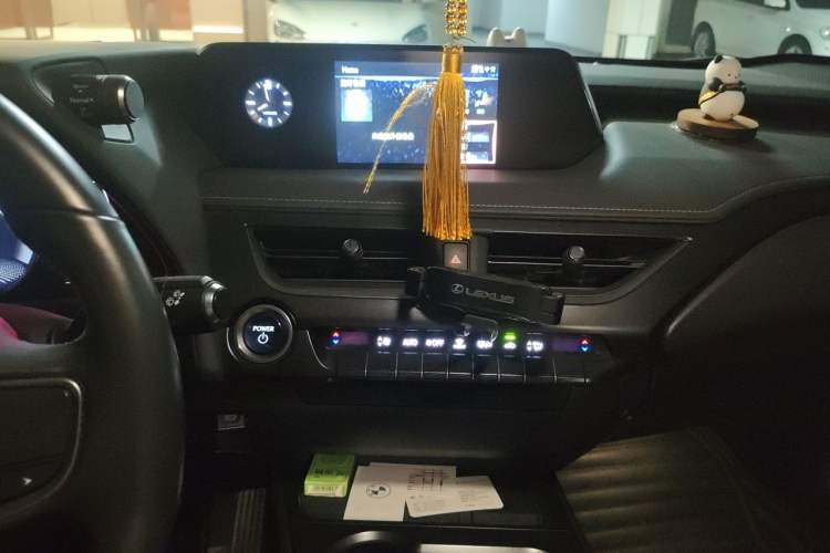 Used Lexus UX 2020 260h Explore-Cool Edition Audio And AC Panel
