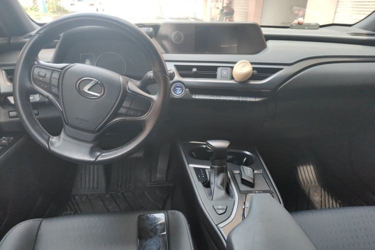 Used Lexus UX 2020 260h Explore-Cool Edition Center Console
