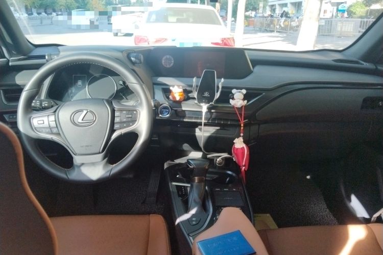 Used Lexus UX 2020 260h Explore & Adventure Edition Center Console
