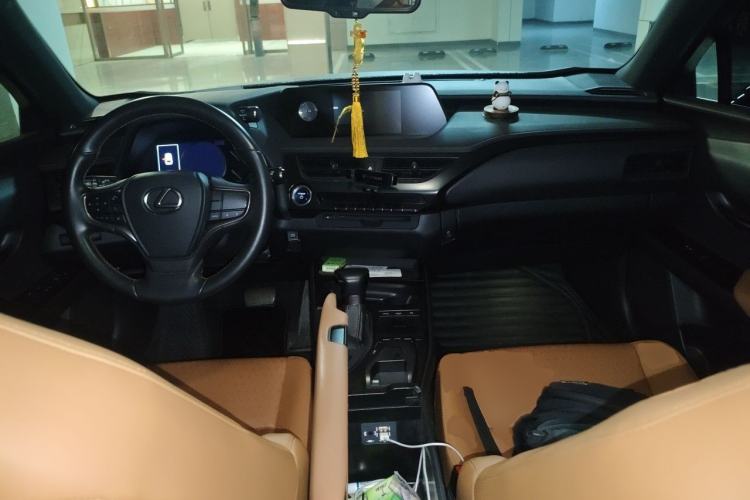 Used Lexus UX 2020 260h Explore-Cool Edition Center Console