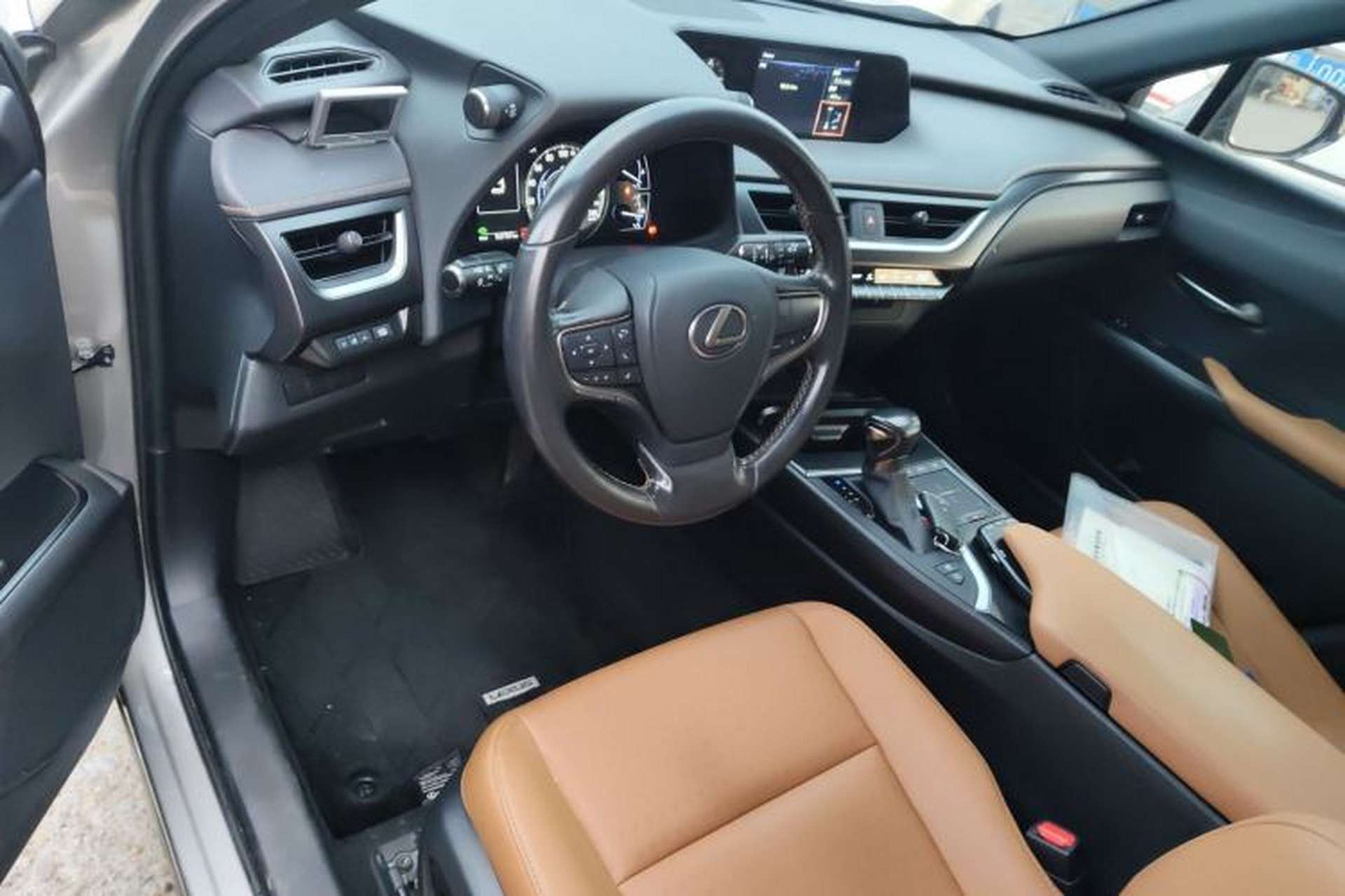 Used Lexus UX 2020 260h Explore-Cool Edition Center Console