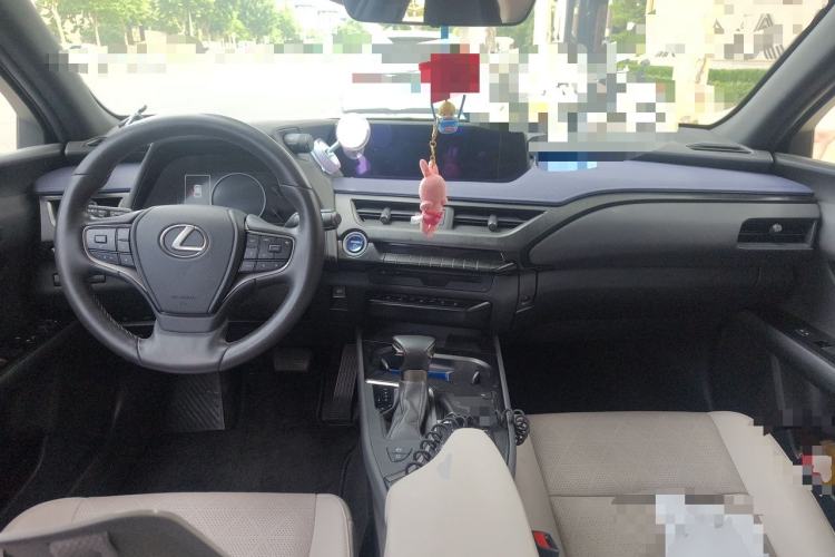Used Lexus UX 2020 260h Explore & Enjoy Edition Center Console
