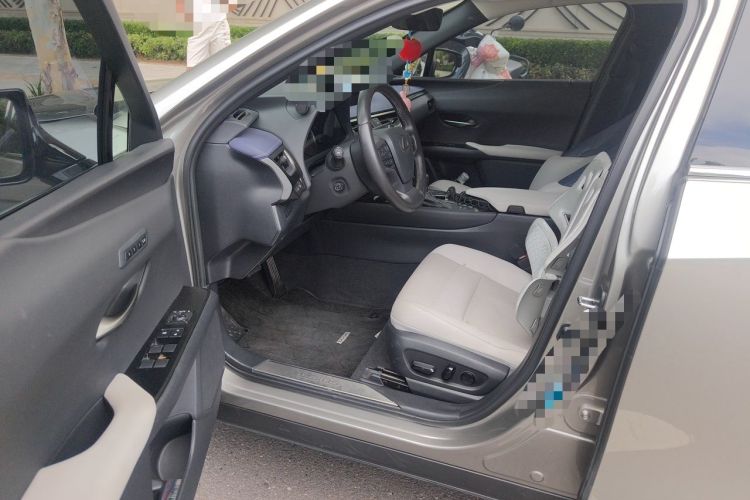 Used Lexus UX 2020 260h Explore & Enjoy Edition Driver Seat