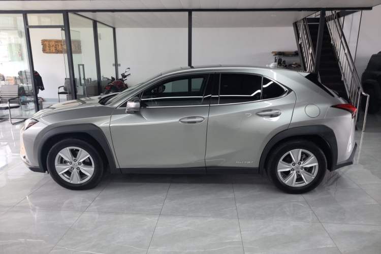 Used Lexus UX 2020 260h Explore & Adventure Edition Exterior 5