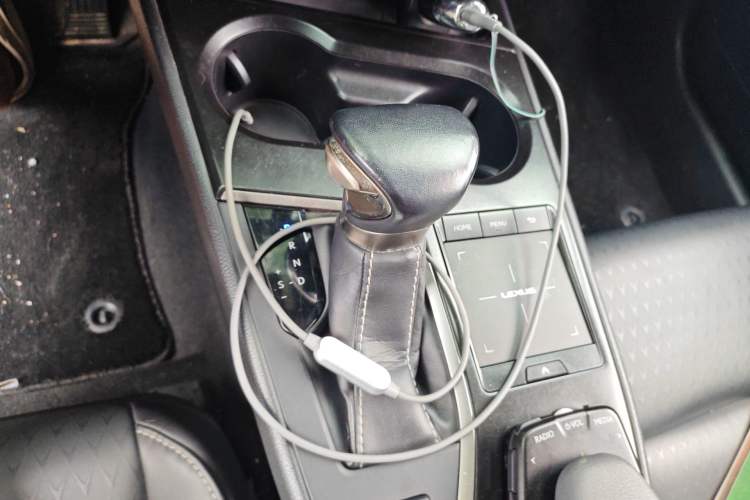 Used Lexus UX 2020 260h Explore-Cool Edition Gear Lever