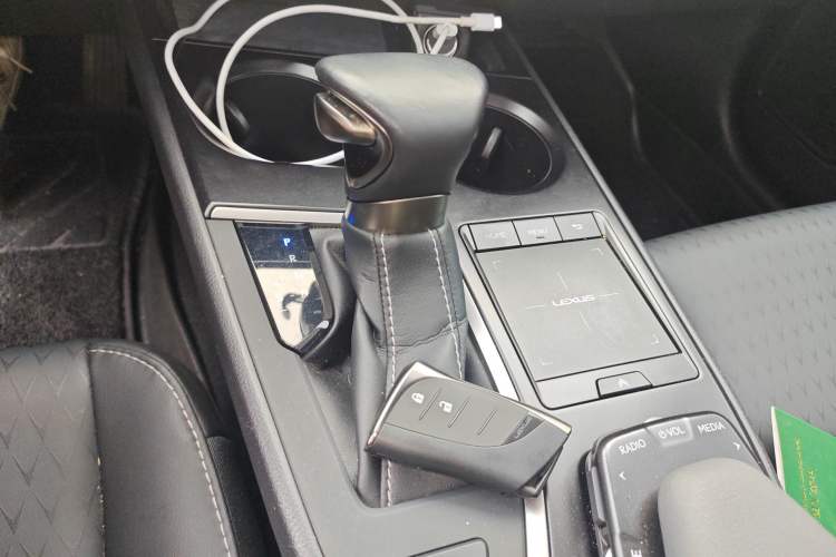 Used Lexus UX 2020 260h Explore & Adventure Edition Gear Lever