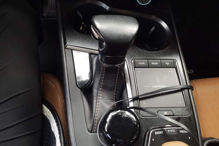 Used Lexus UX 2020 260h Explore & Adventure Edition Gear Lever