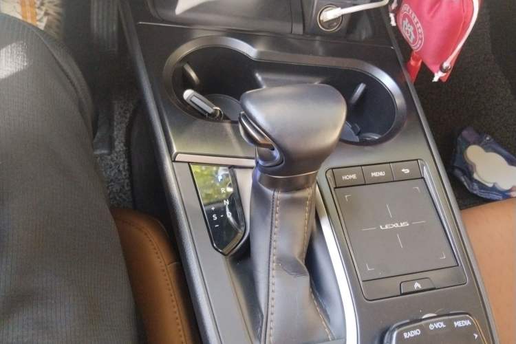 Used Lexus UX 2020 260h Explore & Adventure Edition Gear Lever