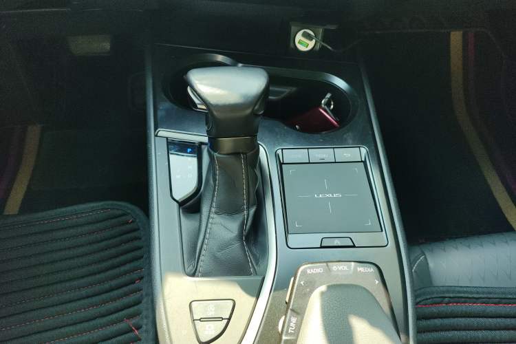 Used Lexus UX 2020 200 Special Edition Gear Lever