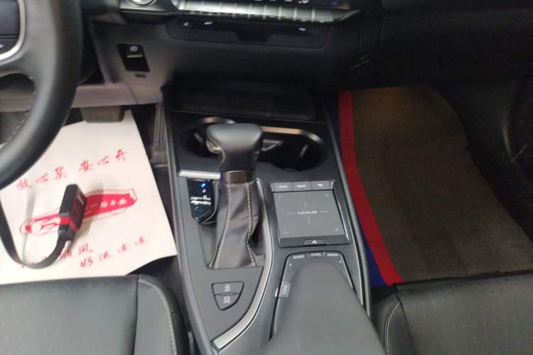Used Lexus UX 2020 200 Special Edition Gear Lever