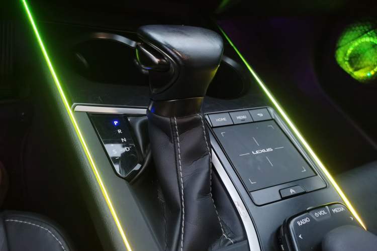 Used Lexus UX 2020 260h Explore & Adventure Edition Gear Lever