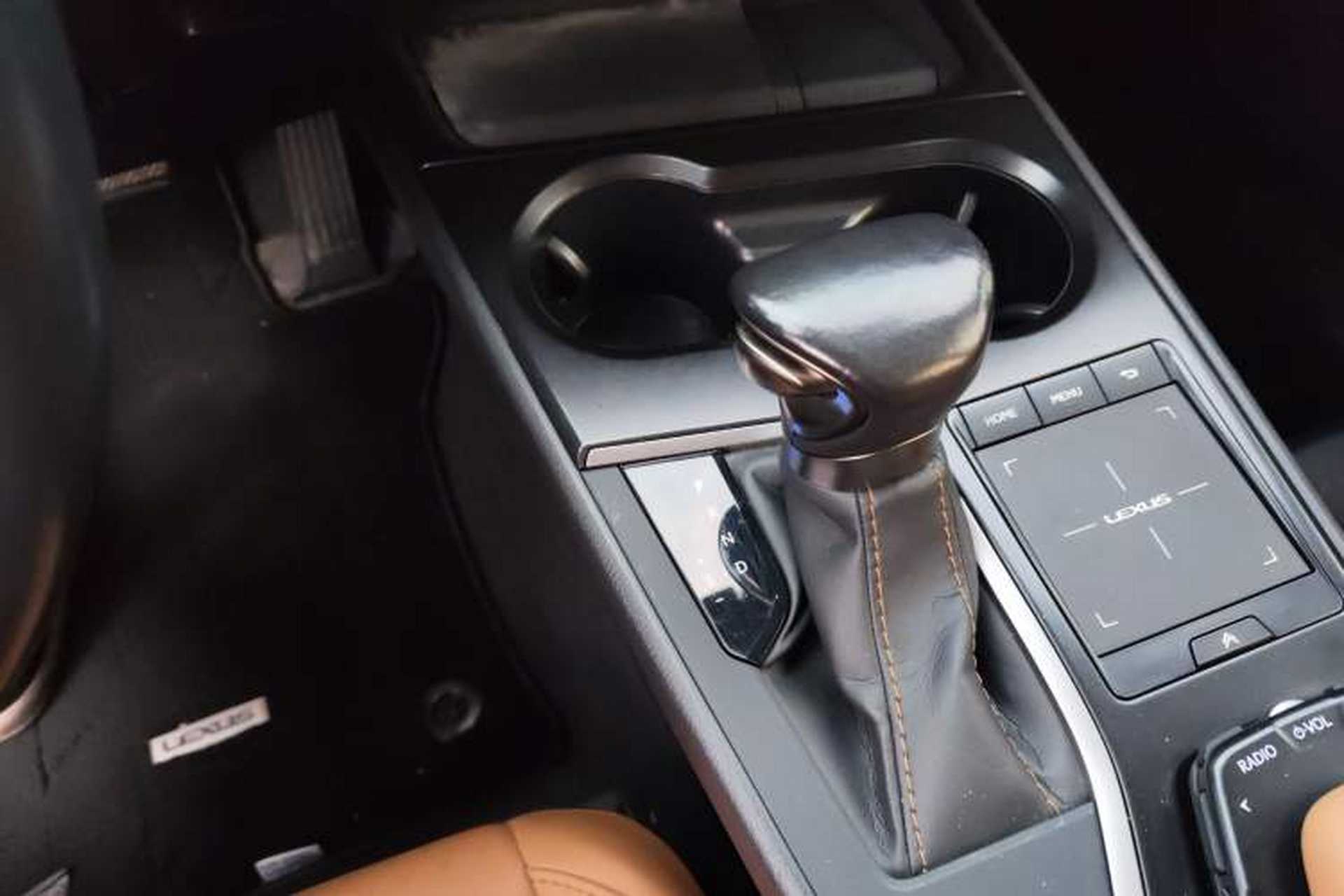 Used Lexus UX 2020 260h Explore-Cool Edition Gear Lever