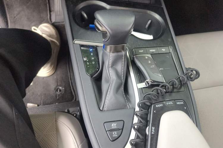Used Lexus UX 2020 260h Explore & Enjoy Edition Gear Lever