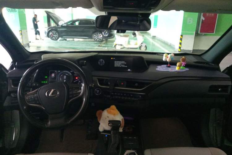 Used Lexus UX 2020 260h Explore & Adventure Edition Headliner