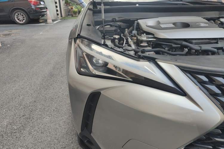 Used Lexus UX 2020 260h Explore-Cool Edition Right Front Headlight