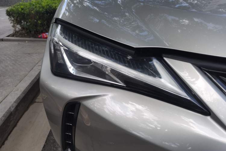 Used Lexus UX 2020 260h Explore & Adventure Edition Right Front Headlight