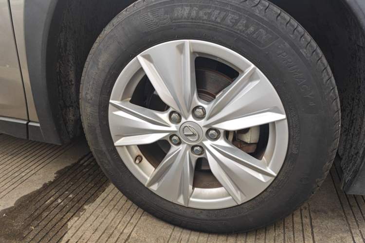 Used Lexus UX 2020 200 Special Edition Right Front Wheel Hub