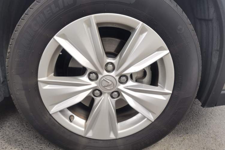 Used Lexus UX 2020 260h Explore & Adventure Edition Right Front Wheel Hub