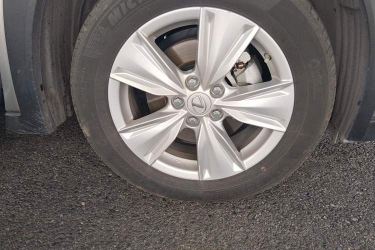 Used Lexus UX 2020 260h Explore & Adventure Edition Right Front Wheel Hub