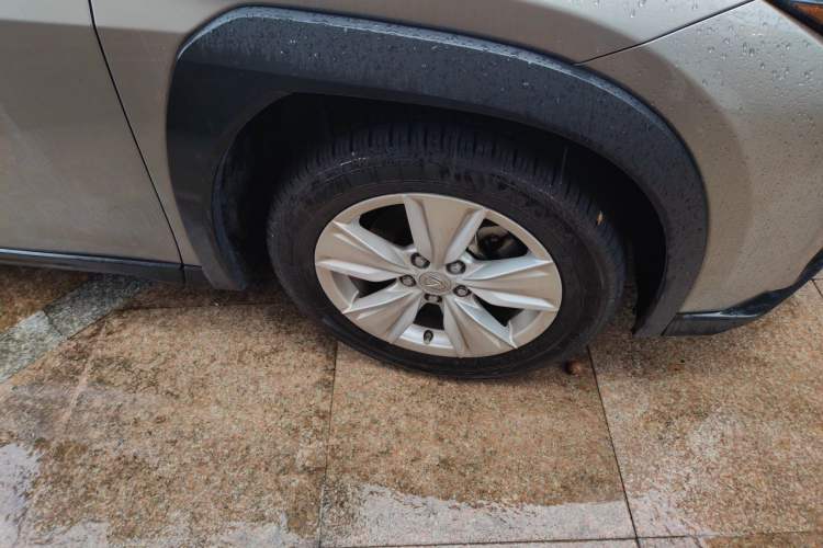 Used Lexus UX 2020 260h Explore & Adventure Edition Right Front Wheel Hub