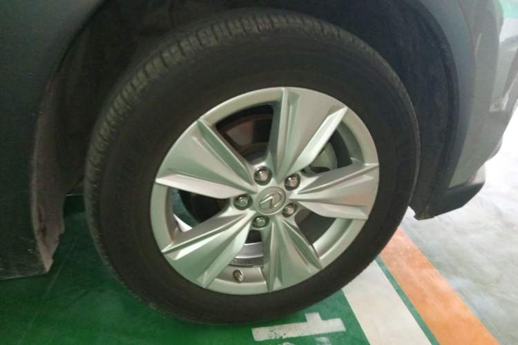 Used Lexus UX 2020 260h Explore & Adventure Edition Right Front Wheel Hub