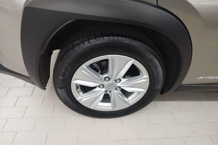 Used Lexus UX 2020 260h Explore & Adventure Edition Right Rear Wheel Hub