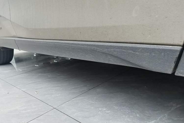 Used Lexus UX 2020 260h Explore & Adventure Edition Right Side Sill