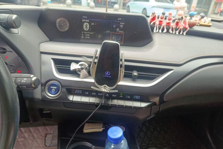 Used Lexus UX 2020 260h Explore-Cool Edition Audio And AC Panel