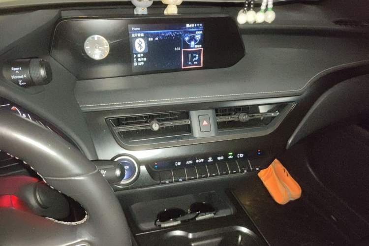 Used Lexus UX 2020 260h Explore & Adventure Edition Audio And AC Panel
