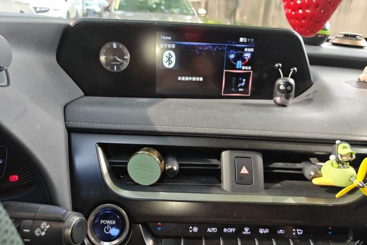 Used Lexus UX 2020 260h Explore-Cool Edition Audio And AC Panel