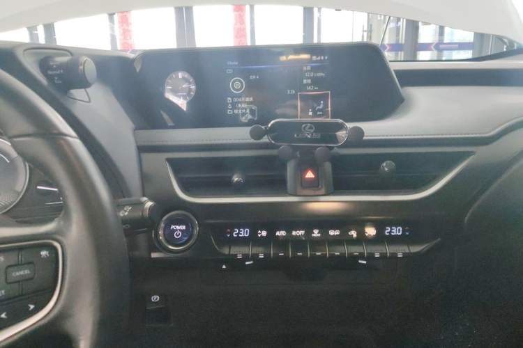Used Lexus UX 2020 260h Explore & Adventure Edition Audio And AC Panel